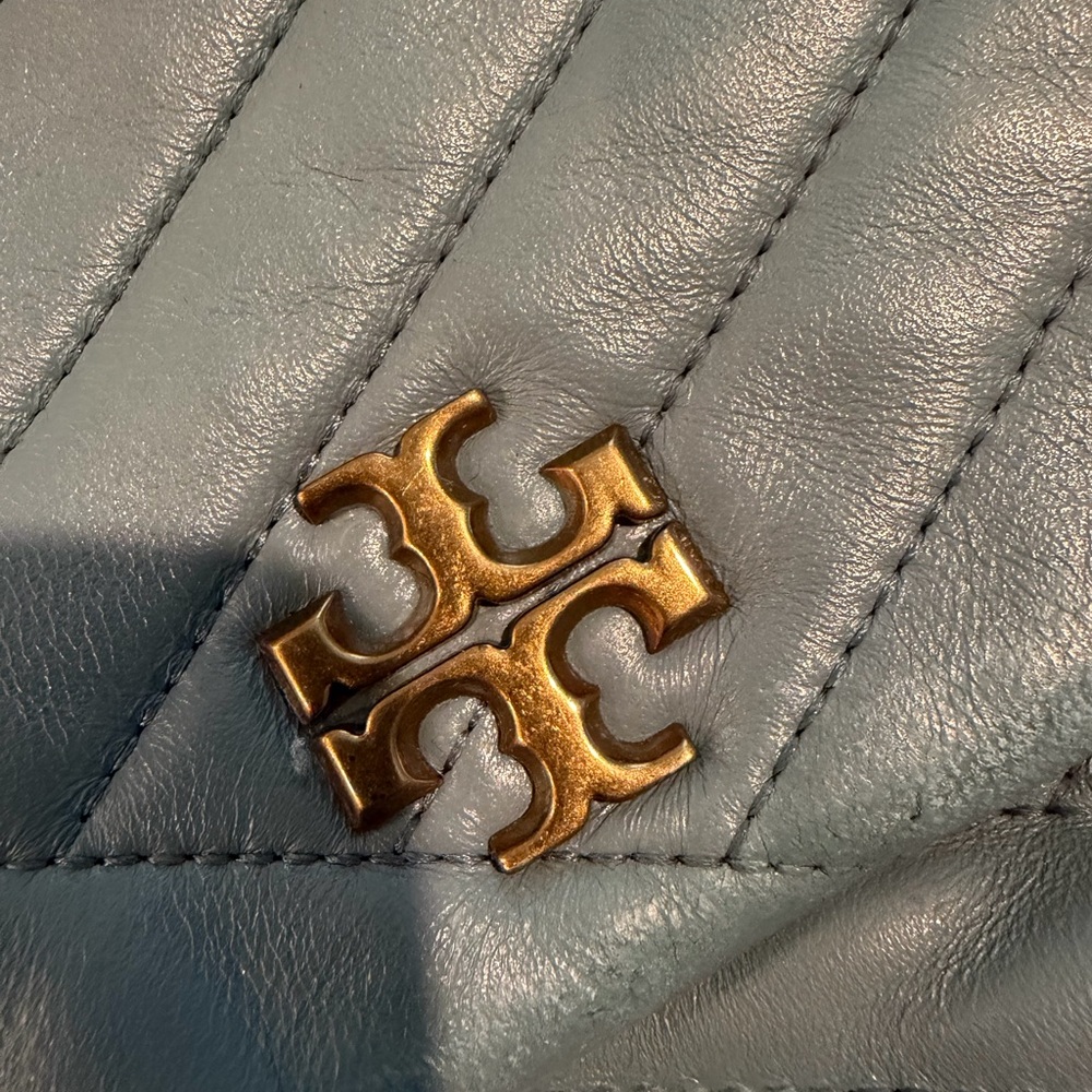 Tory Burch Quilted Leather Chain Shoulder Bag in Pale Blue with Gold Hardware - Picture 3 of 13